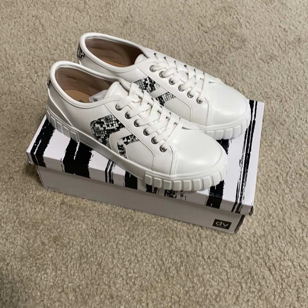 Dolce Vita women’s white shoe size 8 brand new